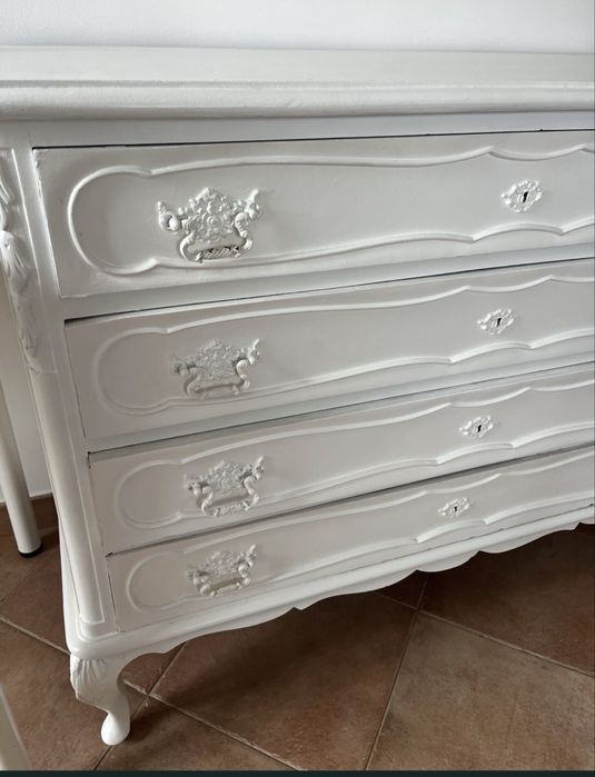 Comoda branca queen anne