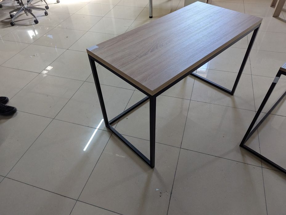 Офисные столы со склада. Дёшево