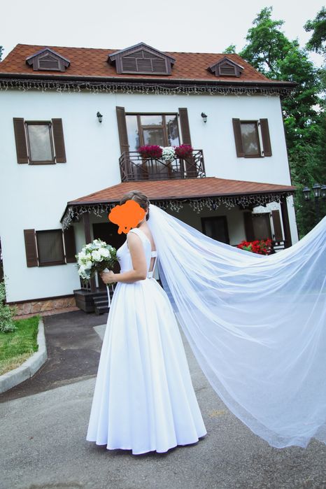 Продається весільна сукня