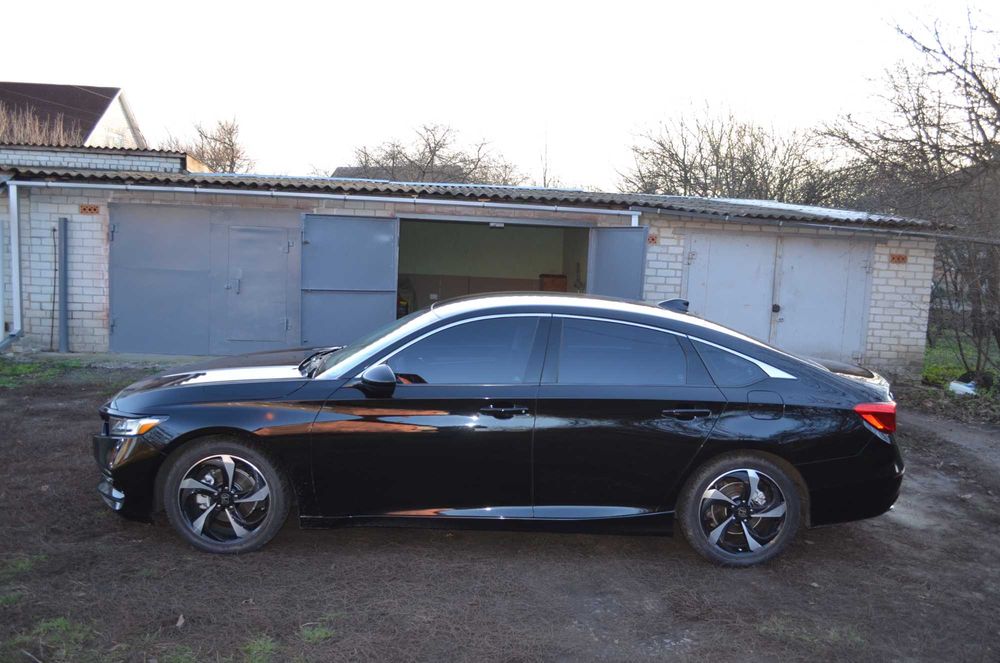 Honda Accord 2019 VIN 1HGCV1F11KA087216 фото оголошення 3 з 17