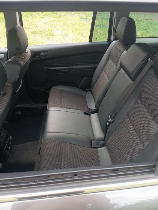Авто Opel Zafiea b