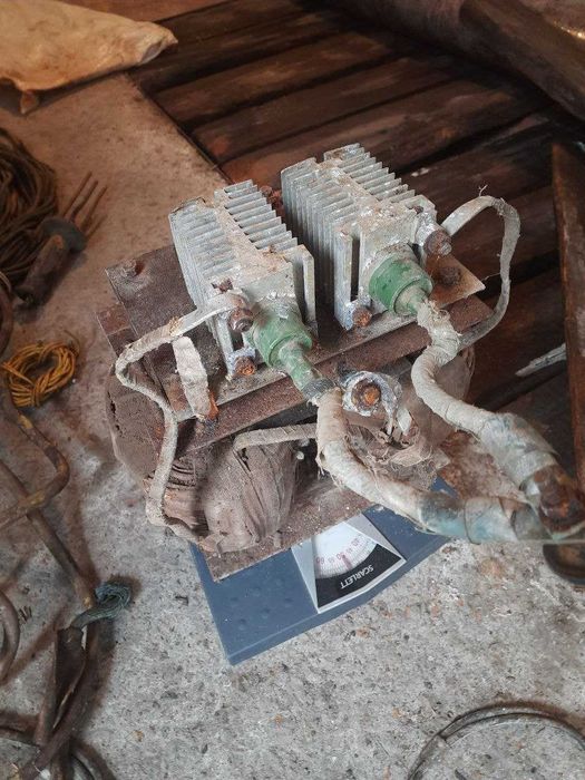 Продам сварочный аппарат, времен СССР, весом 50кг.