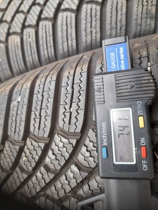 Opony zimowe 215/65r17  bridgestone  komplet  2022r