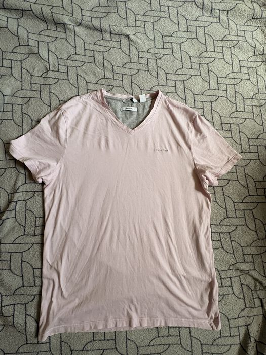 Продам фудболку чоловічу від бренду Calvin Klein