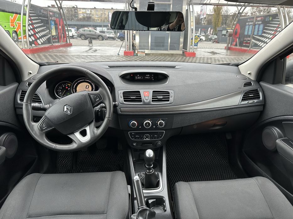 Renault Megane 1.6 бензин 2010