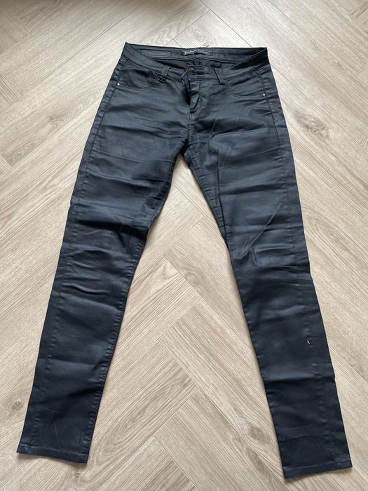 Czarne woskowane spodnie 36
