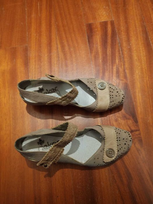 Sapatos em pele genuína da marca Rieker. Como Novos