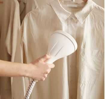 Ferro de engomar a vapor vertical