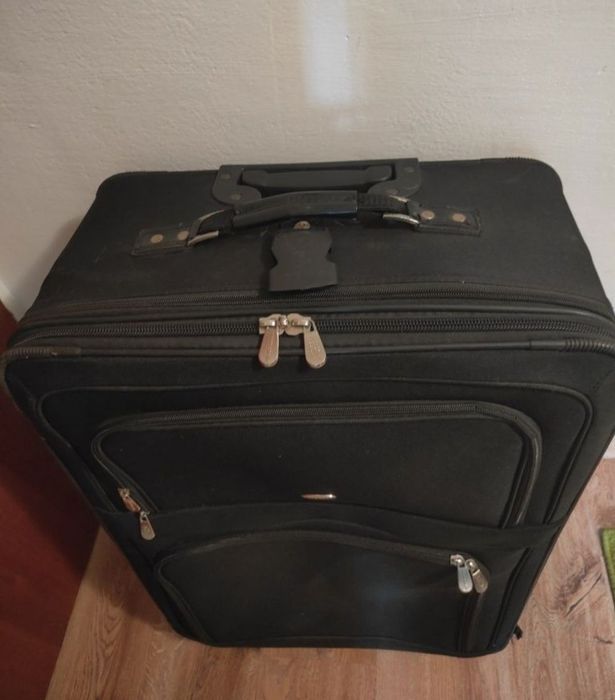 Walizka duża podróżna na kółkach obrotowych miękka , solidna bagaż.