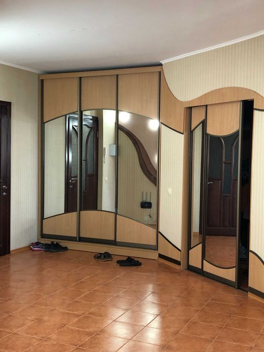 Продам:2-х к.кв.,общ.68м,с ремонтом,необычная планировка.