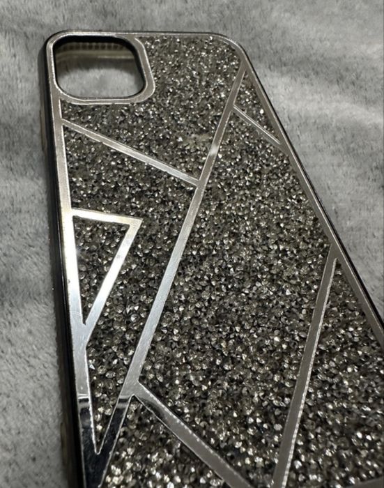 Srebrne etui z kryształkami na iPhone 11