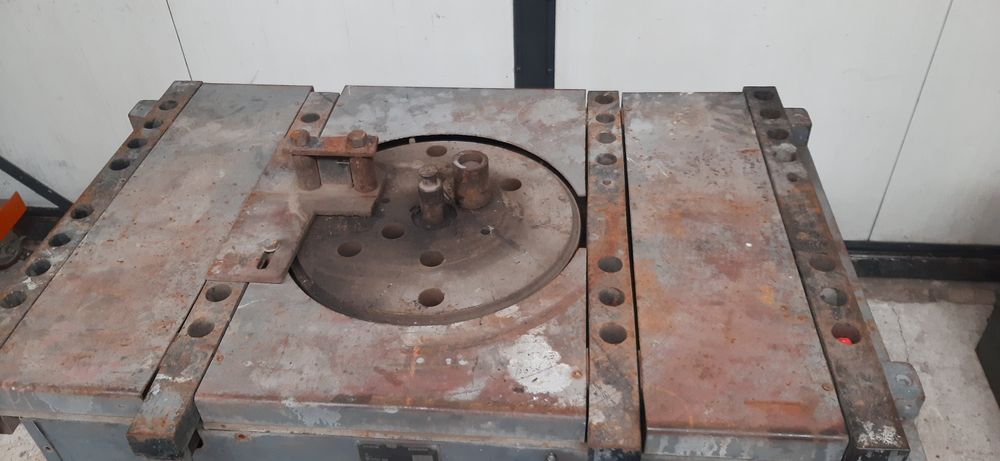 Mechaniczna giętarka do prętów