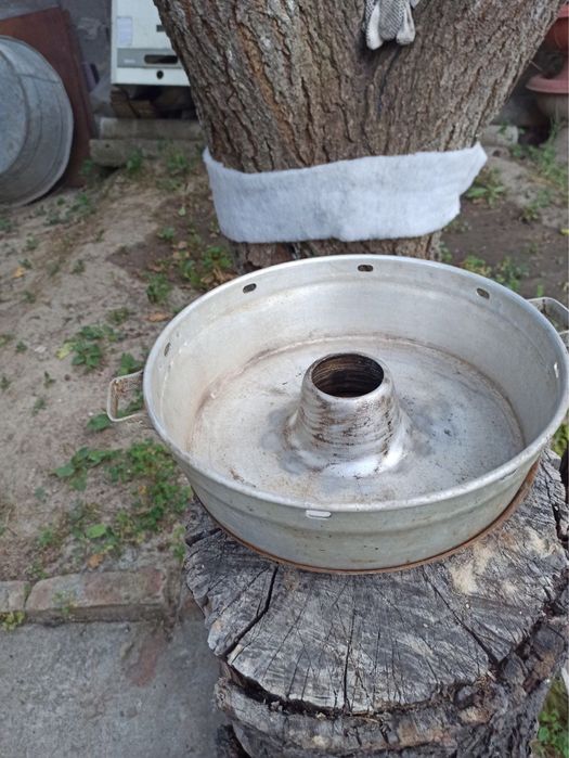 Духовка для выпечки хлеба, мяса, пирогов на газовой плите.