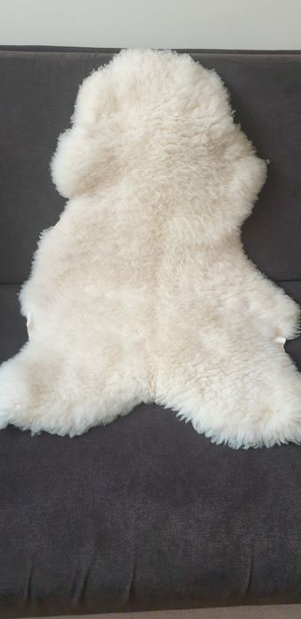 Skóra barania naturalna koloru białego z odcieniem kremowym