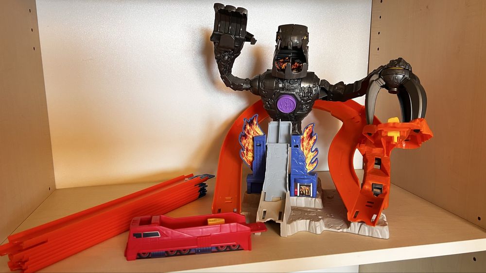 Tor Hot Wheels atak Nitrobota