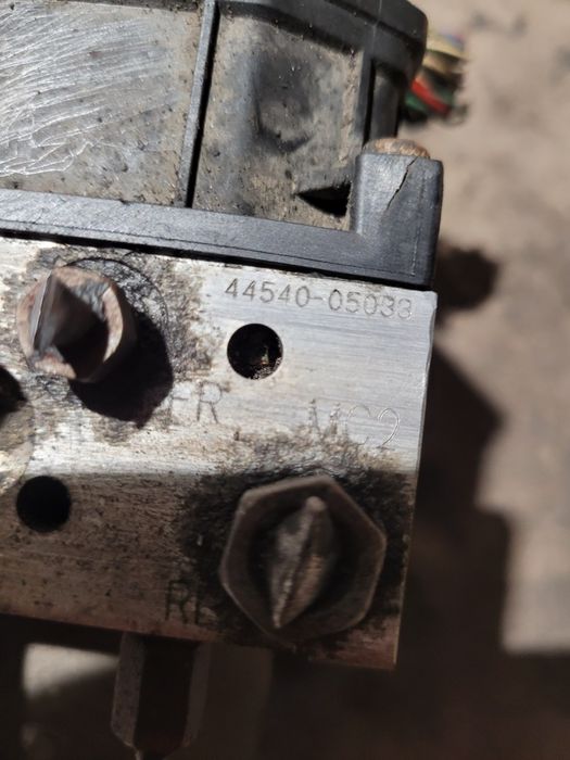 Pompa abs toyota Avensis t25 2004r