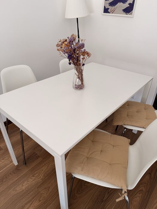 Mesa com cadeiras