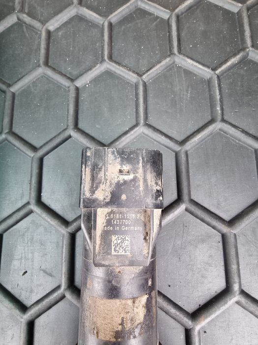 Моторчик ручника правий  Таурег 2010-2018