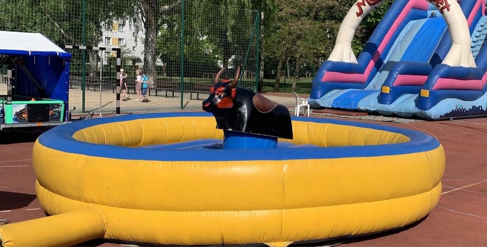 Wynajem dmuchańców zjeżdżalnia, karuzela łańcuchowa, byk rodeo, wata