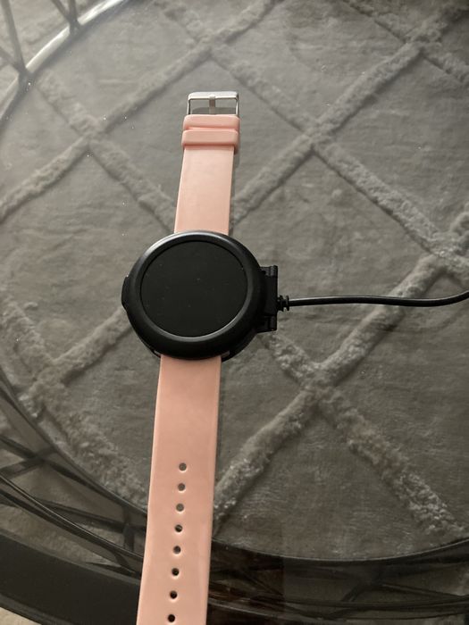 Smartwatch używany działa kompatybilny ze smartfonem