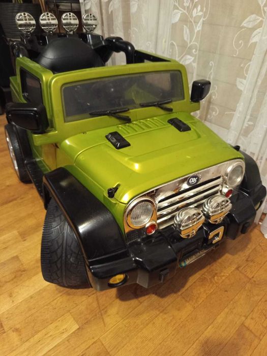 Samochodzik jeep dla dziecka na akumulator