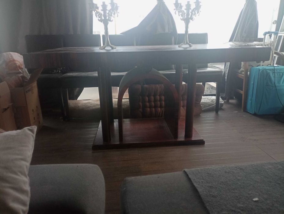 Mesa / secretária  influência art deco.. Usada, em bom estado.