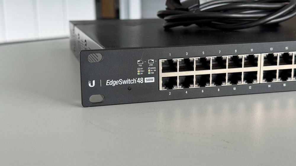 Switch Ubiquiti (ES-48-500W) - 48 portas Gigabit