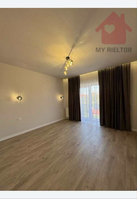 Продаж дуплекса з гаражем