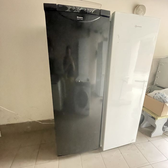Холодильник чорний без  морозильної камери 1.8м Electrolux