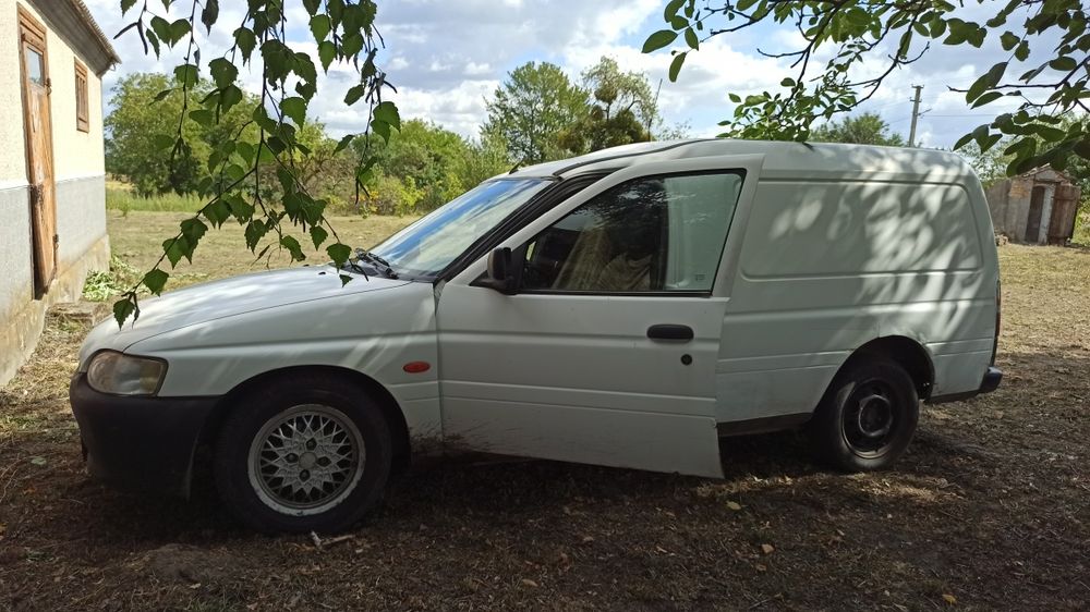 автомобіль Форд ескорт 1998