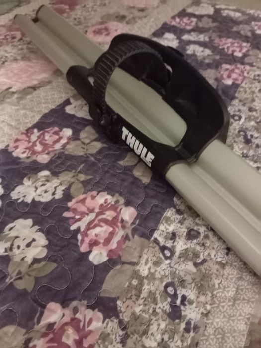 THULE. Barras e suporte de bicicleta.