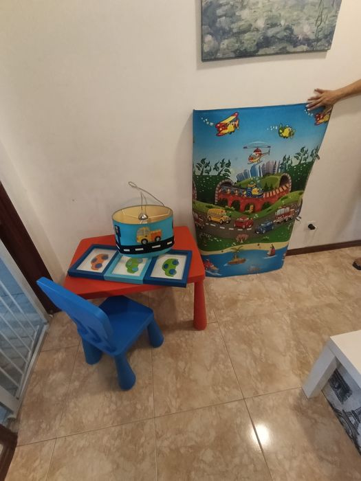 Itens de decoração para quarto de criança .