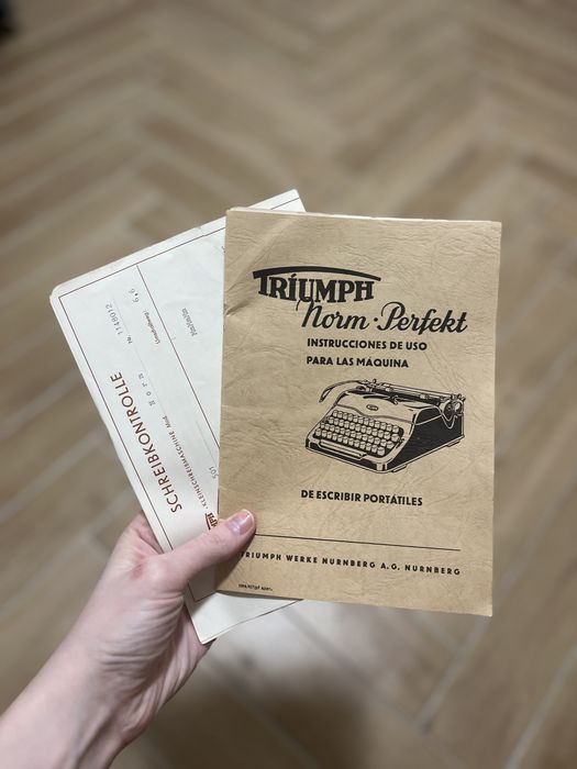 Maszyna do pisania dwukolorowa Triumph