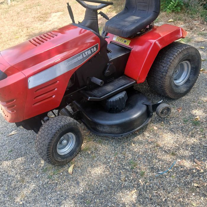 Tractor corta relva