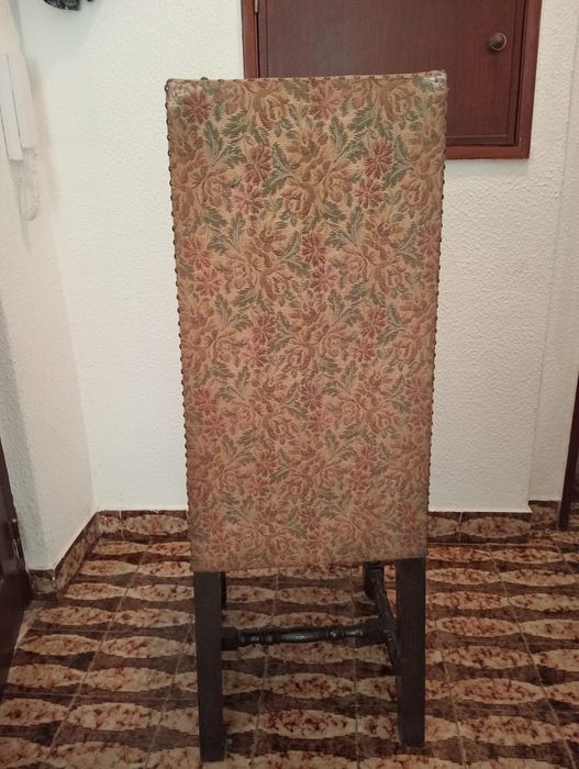 Cadeira de costas alta forrada