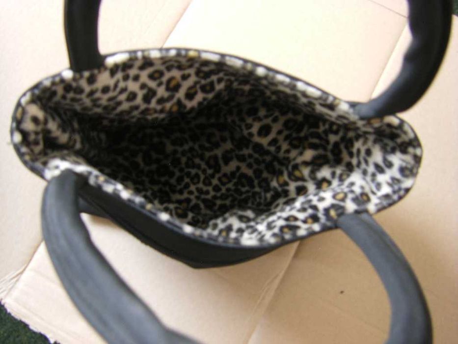 Piękna torebka damska w minimalistycznym stylu