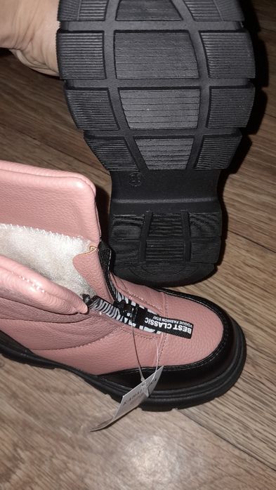 Зимове взуття для дівчинки