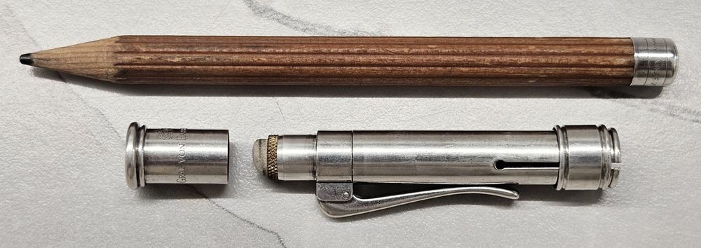 Ołówek Graf von Faber-Castell (srebrna skuwka)