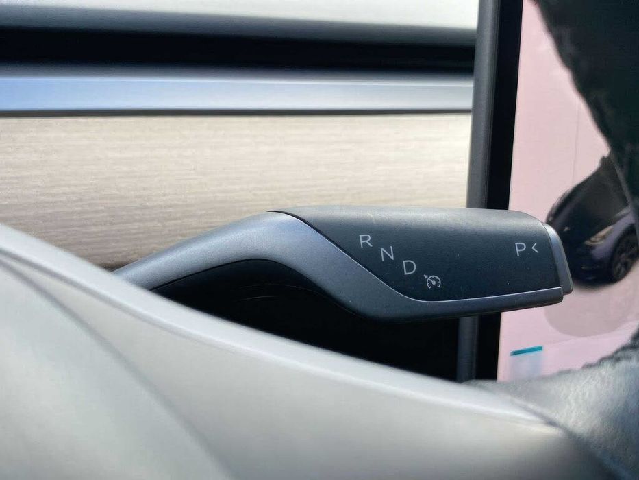 Tesla Model Y Long Range      2023