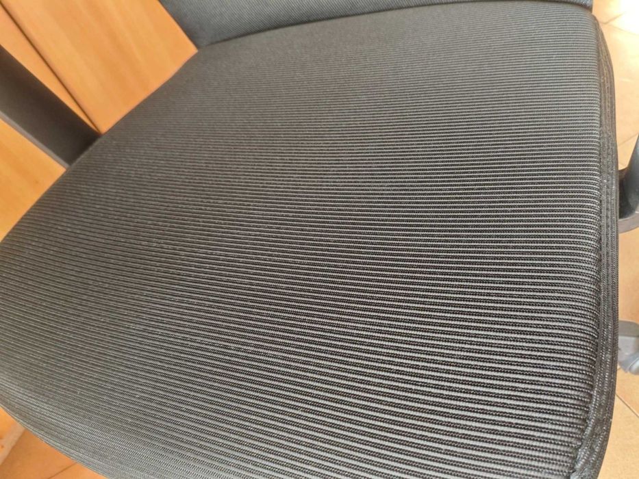 Ergonomiczne krzesło biurowe AUTHMIC, siatka