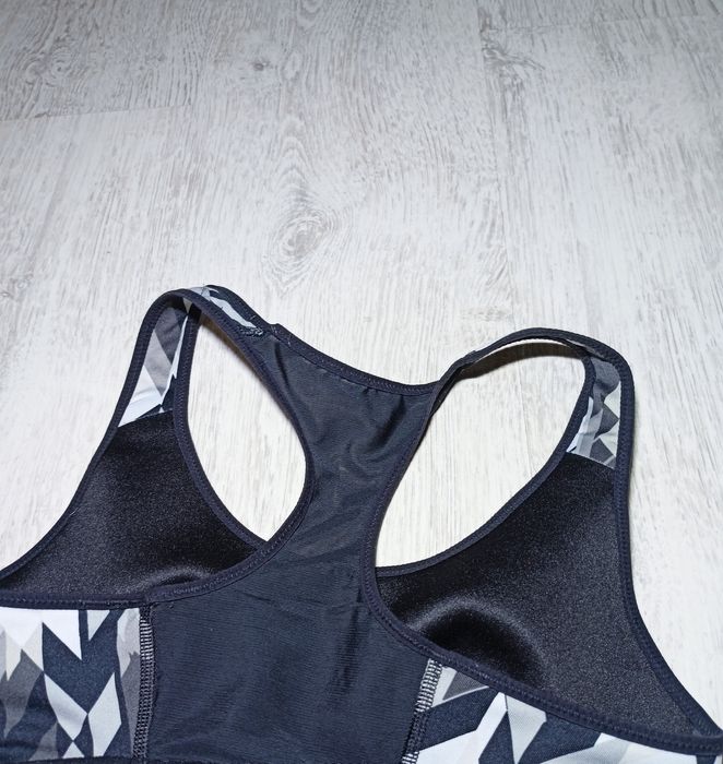 Stanik sportowy. Nike. Rozmiar S.
Top treningowy. Biustonosz.
Stan bar