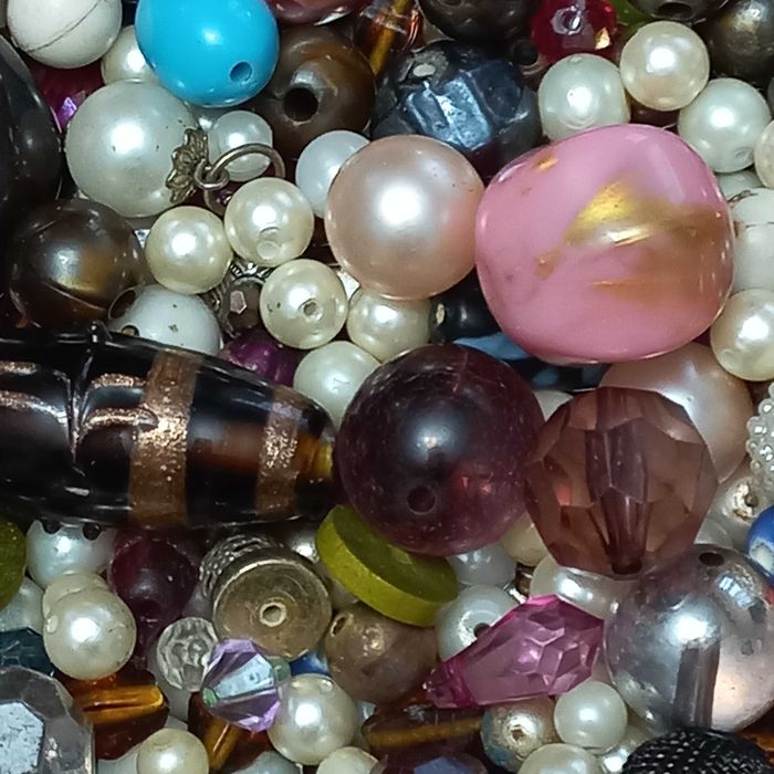 Намистини. Великий вибір. Скло, металл, дерево, пластик .1200 штук