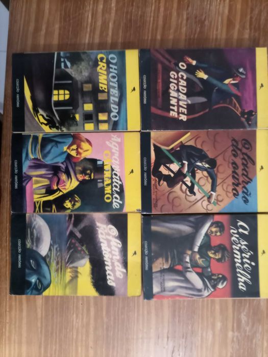 Livros da Colecção Fantômas, em bom estado.