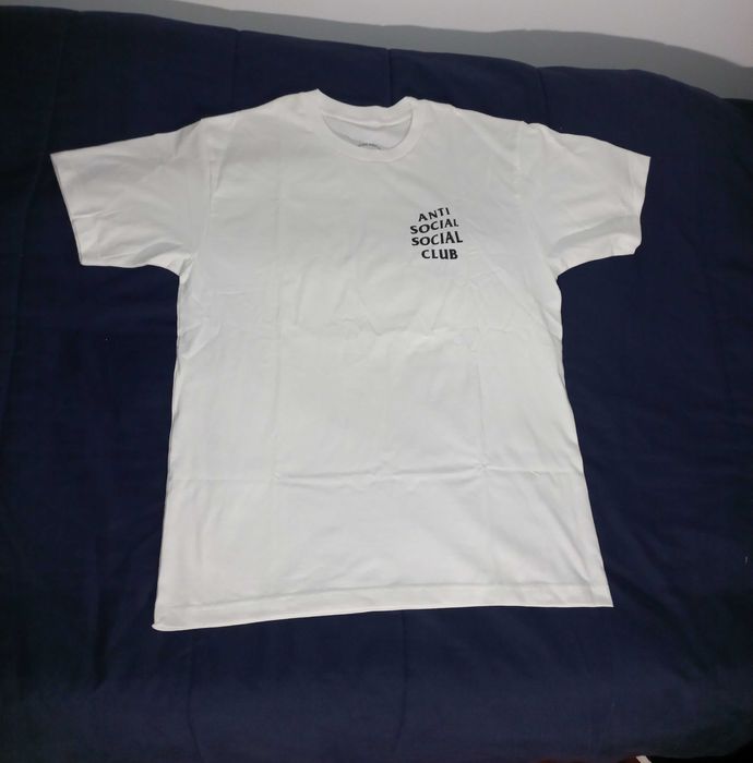 Camisola Anti social social club com flores atrás