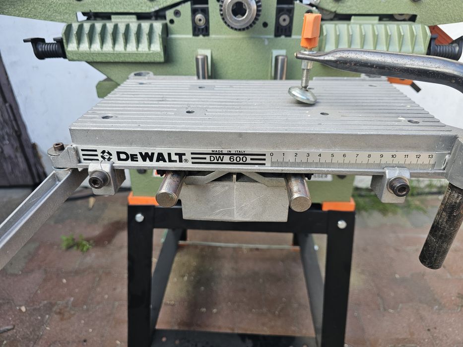 Heblarko grubościówka DeWalt DW 1150