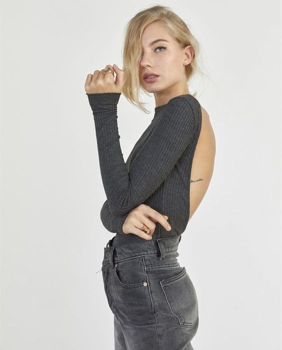 Боді з відкритою спинкою сірого кольору