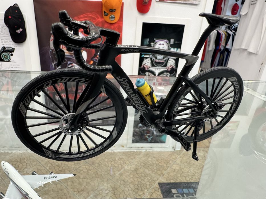 Miniatura bicicleta de ciclista . Escala 1:12