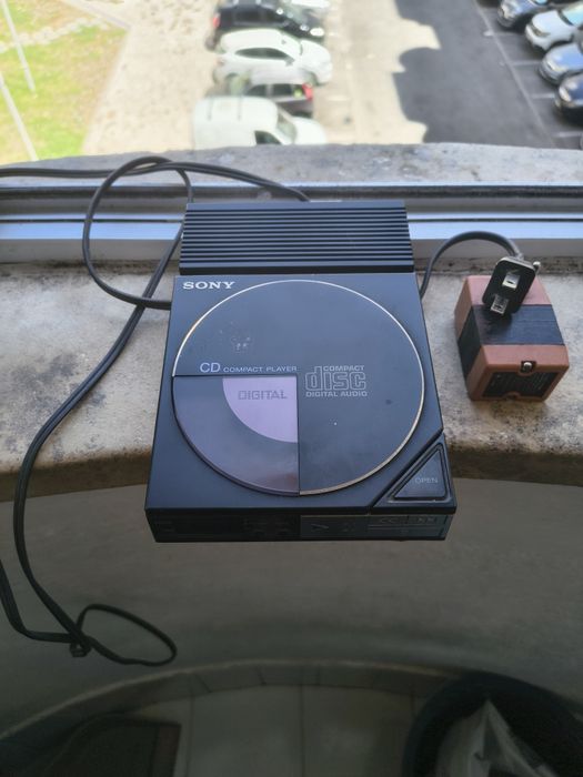 Sony Discman D-50 o primeiro leitor deDs do mundo