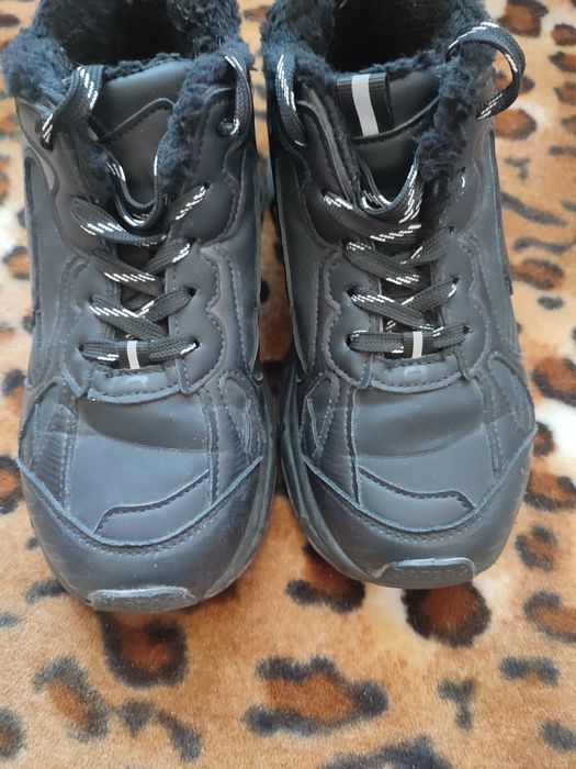 Зимние женские кроссовки