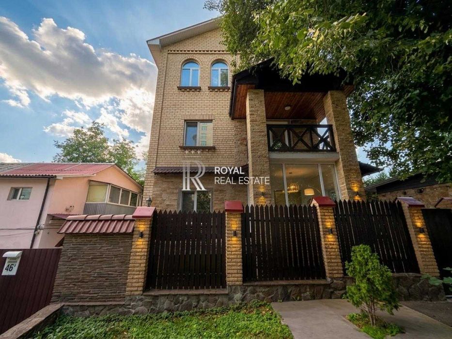 Оренда Будинок Київ Печерський район вул. Звіринецька 44 8 кімнат 300 м² Укриття Генератор Газ 7 паркомісць 4 санвузли Метро 10 хвилин 3 фази